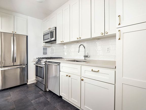 3rd image of 345 E 52nd St APT 5G
