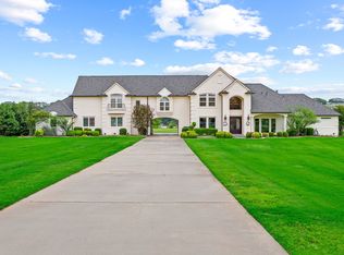 1300 E Scandinavian Ct, Granbury, TX 76048