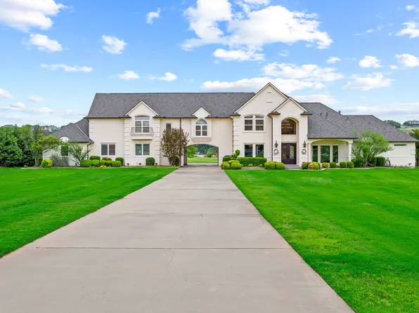 1300 E Scandinavian Ct, Granbury, TX 76048