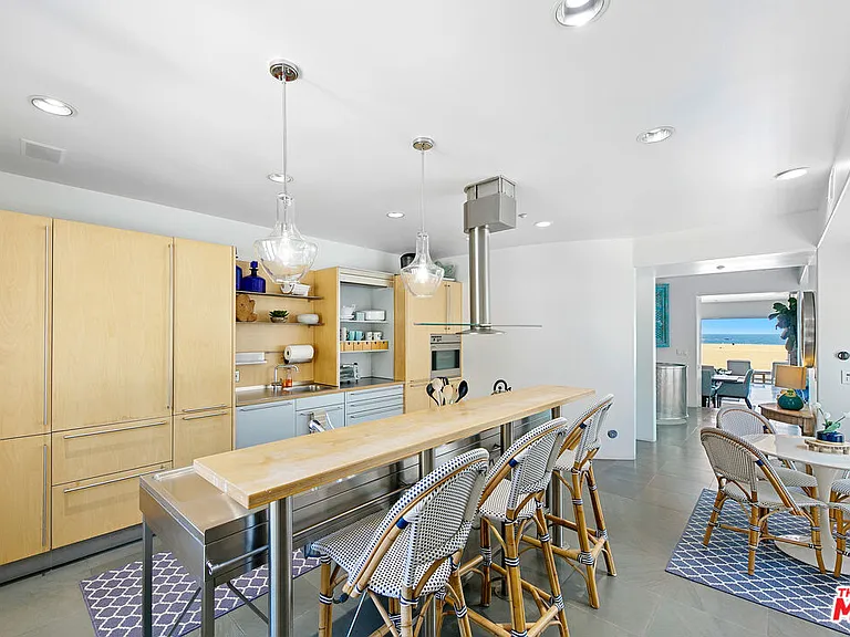 1341 Palisades Beach Rd — Photo 31