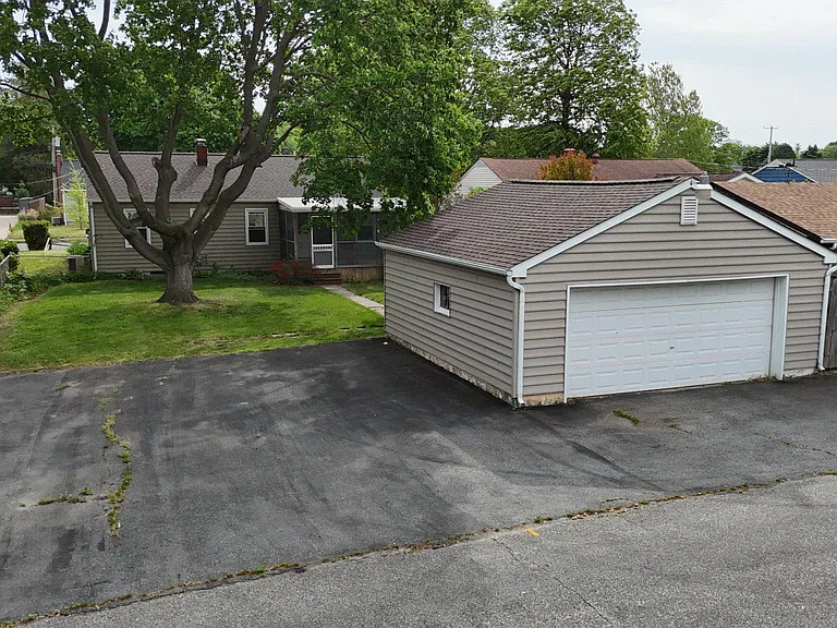 520 Fairview Ave — Photo 2