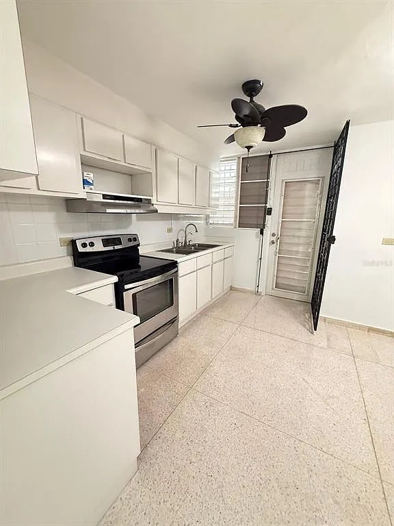 4 bed, 2.5 bath, 1750 sqft, $3,000 — Photo 2