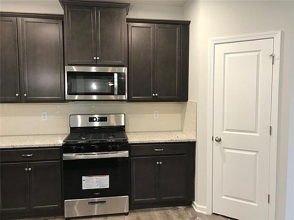 3rd image of 25 Ashwood Dr