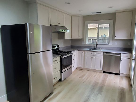 5th image of 341 Stowell Ave