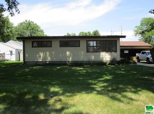 704 Spruce St, Cherokee, IA 51012