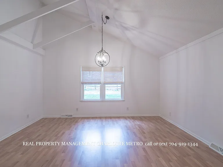 1059 Woodlake Ln — Photo 30