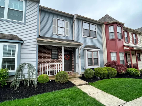 128 Crown Prince Dr, Marlton, NJ 08053