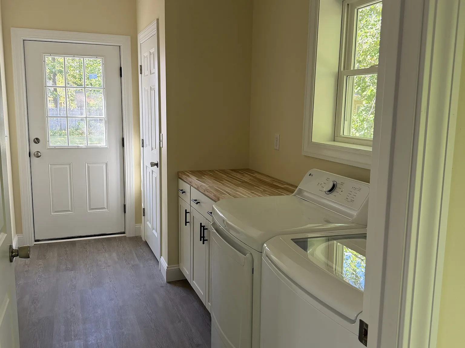 3 bed, 1400 sqft, $2,900 — Photo 4