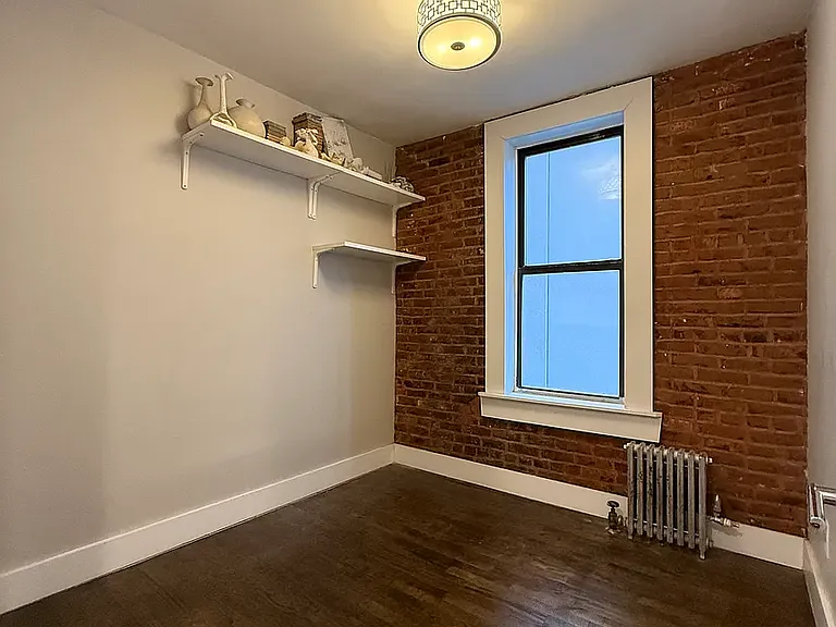 934 Myrtle Ave #10 — Photo 5