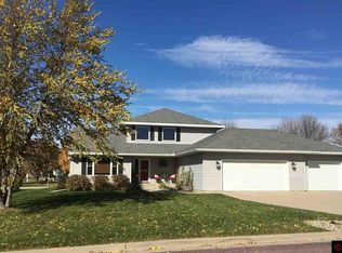 1402 Rockbend Pkwy, Saint Peter, MN 56082