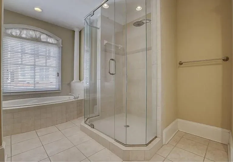 806 Clifton Heights Ln — Photo 14