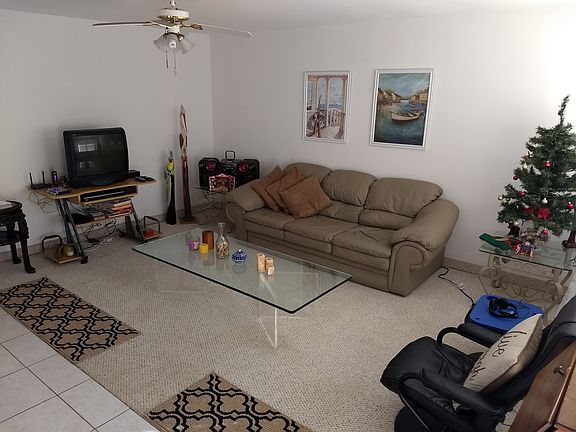 4th image of 512 Brittany Ave #K