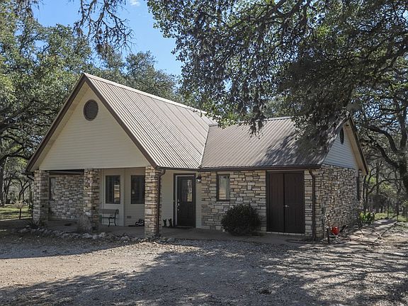 2nd image of 105 Mesquite Trl