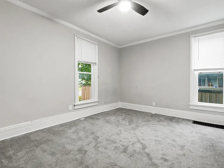334 W 9th St #1 — Photo 9