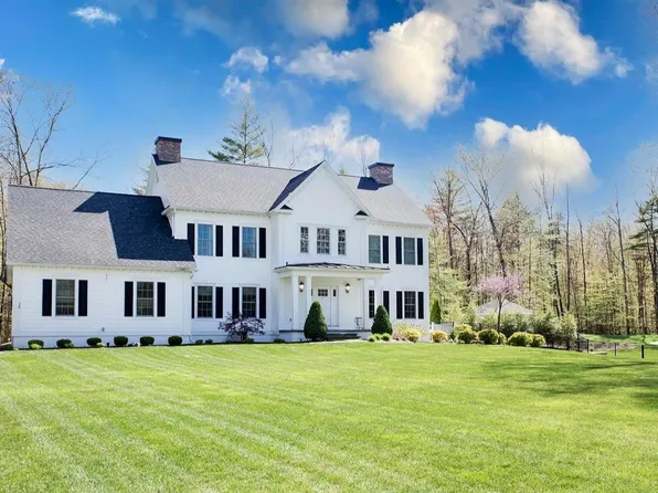 26 Rolling Green Dr, Wilton, NY 12831