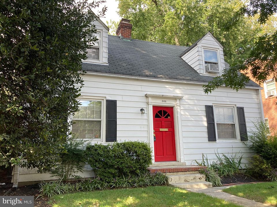 1st image of 306 E Oak St