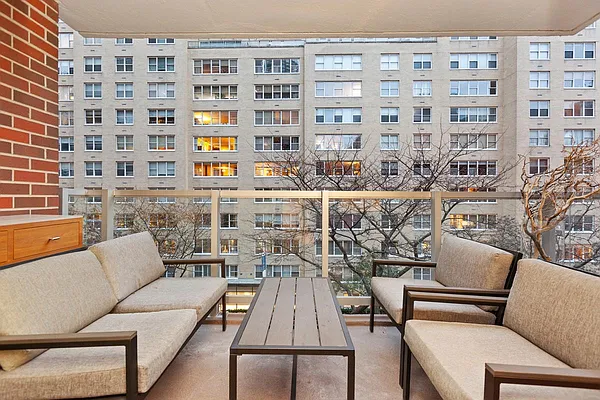 Sold by A & I Broadway | media 17