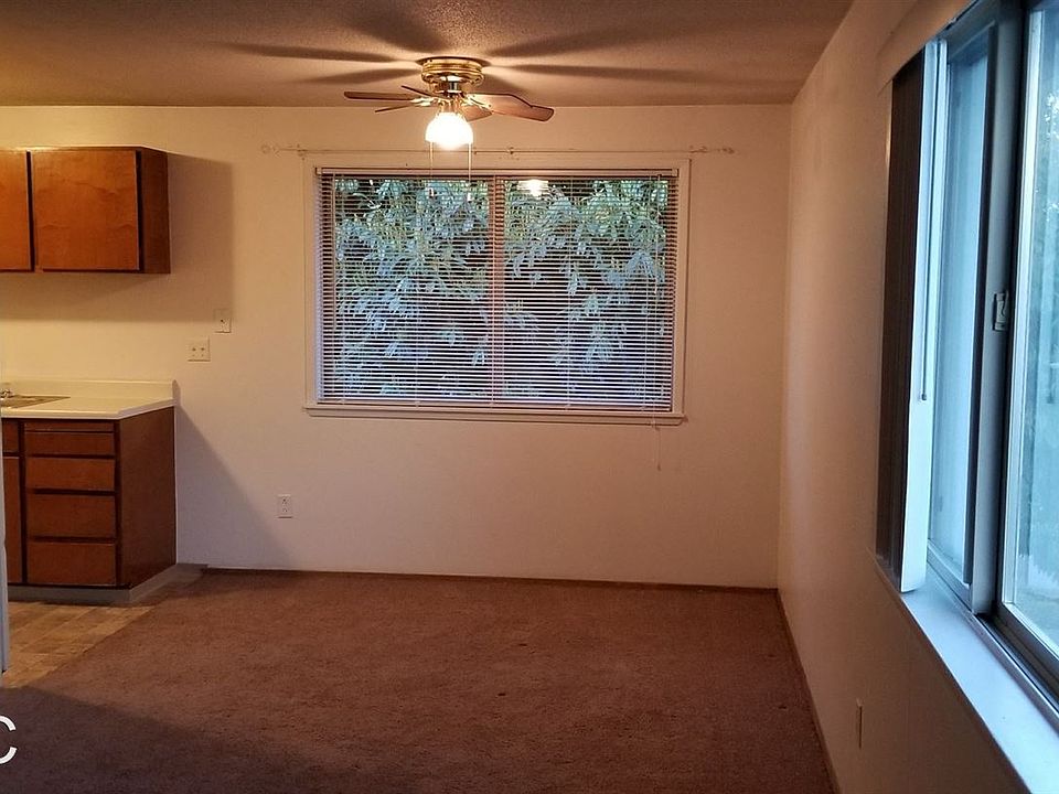 1st image of 622 S Steele St APT E