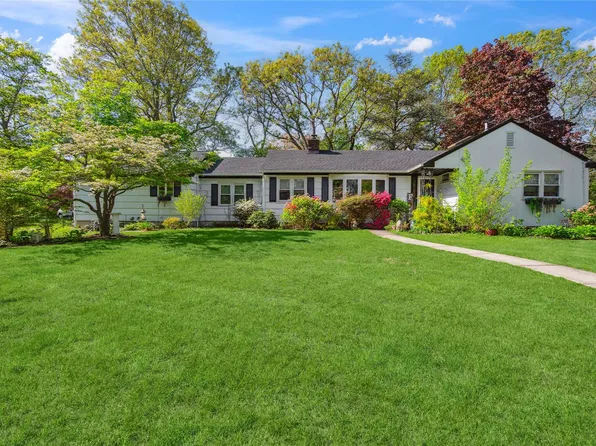 24 Pine Street, Lake Grove, NY 11755