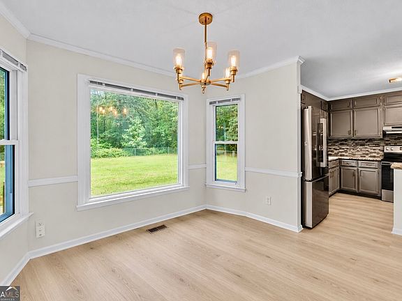 5th image of 602 Holly Dr