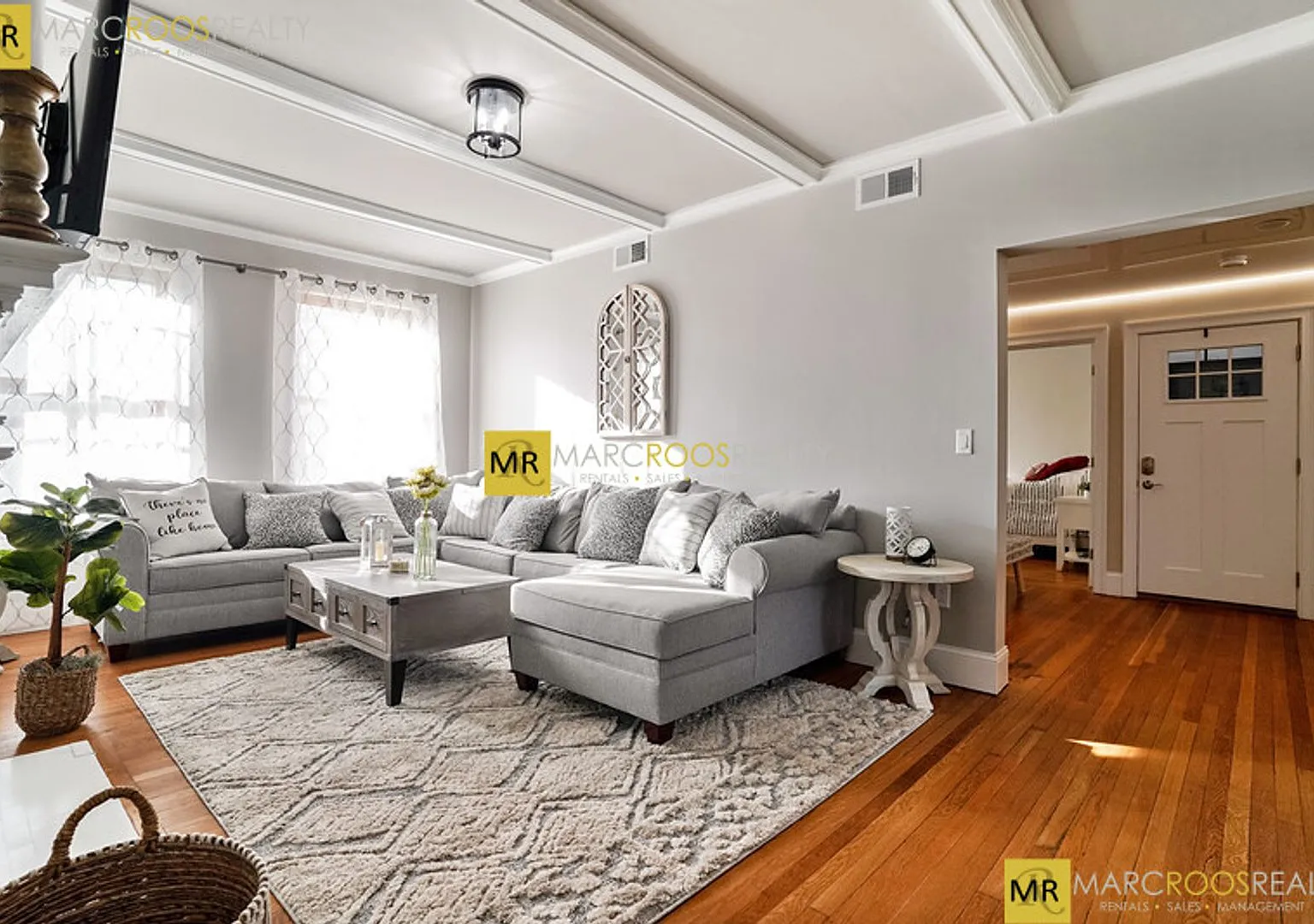 Most Luxurious Off-Campus Choice! Near Bu Campus! Heat & Hw Inc. W/D In Unit — Photo 1