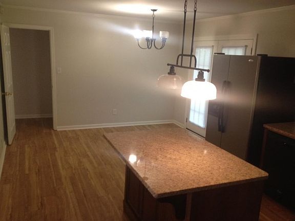3rd image of 260 Sherwood Dr