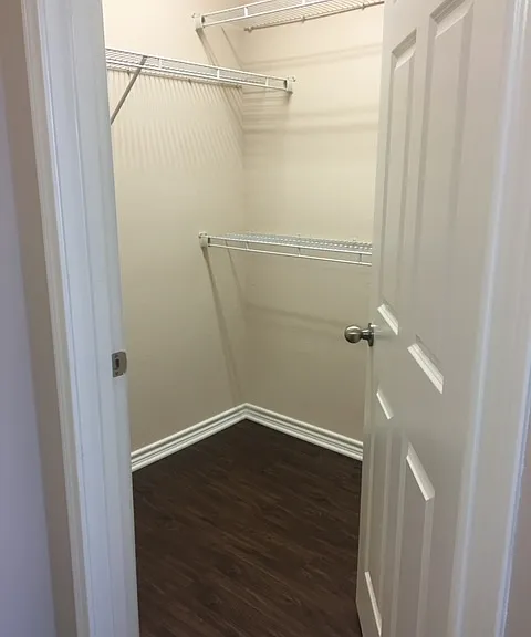 Post Rd — Photo 6