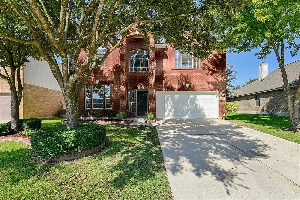 4 bed, 2.5 bath, 2746 sqft, $2,500 — Photo 1