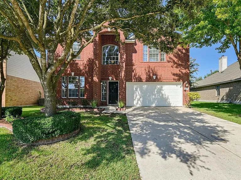 20308 Farm Pond Ln — Photo 2