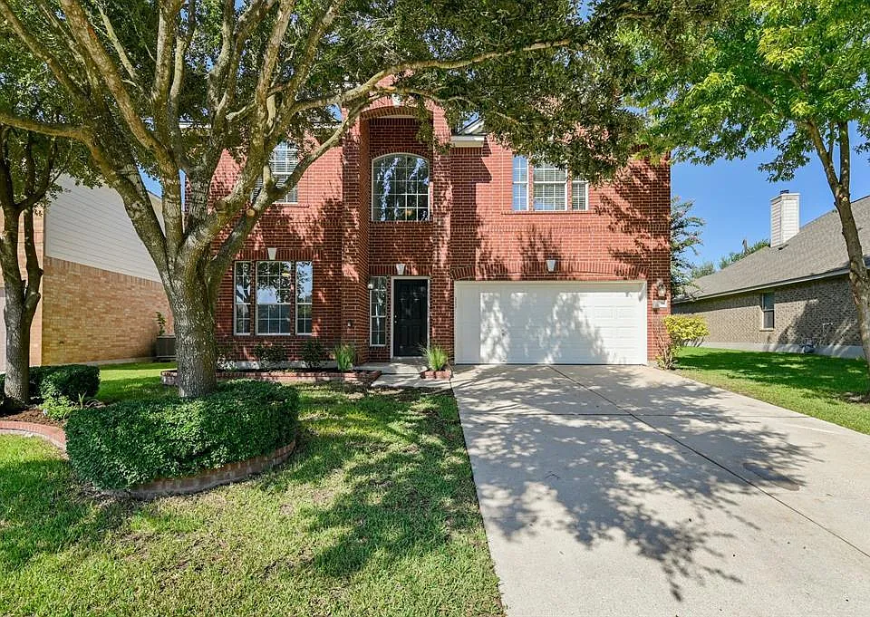 20308 Farm Pond Ln