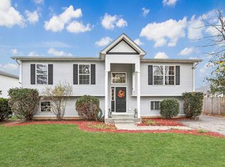 904 Tomahawk Trl, Round Lake Heights, IL 60073