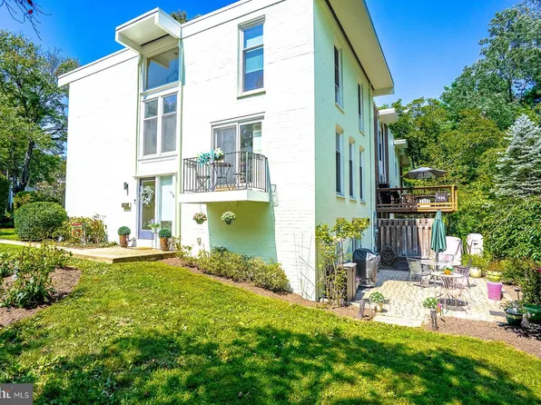 1640 Wainwright Dr, Reston, VA 20190