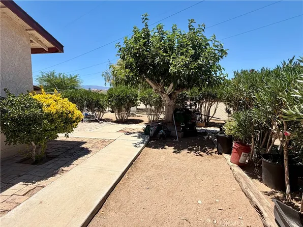 12583 Sierra Rd, Victorville, CA 92392