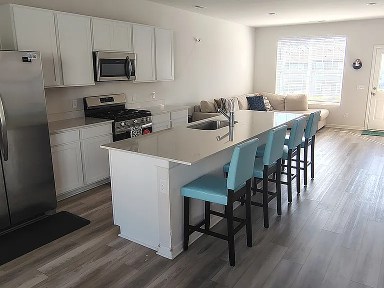 2719 Fordham St — Photo 2