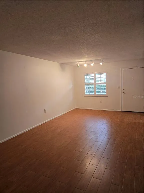 1 bed, 1.0 bath, 630 sqft, $1,395 — Photo 4