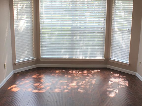 5th image of 136 Long Pointe Dr