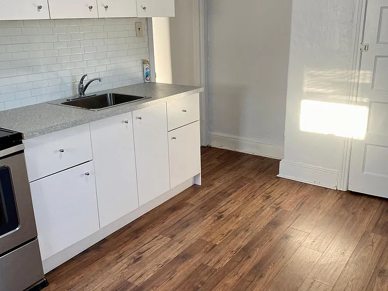 504 E Johnson St #3 — Photo 2