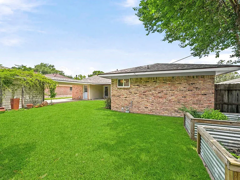 6131 Yarwell Dr — Photo 40