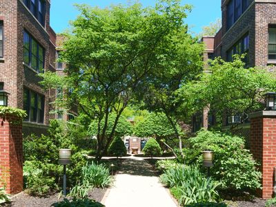 753 W Brompton Ave APT 1N, Chicago, IL, 60657