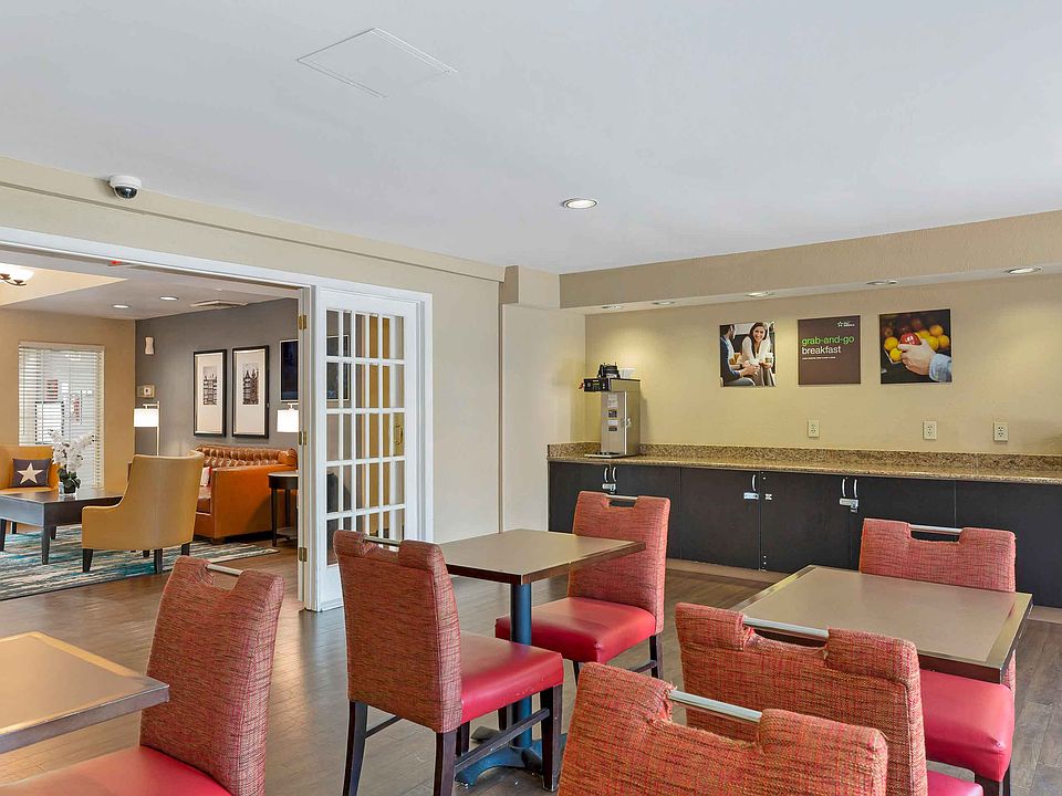 Lobby and Guest Check-in