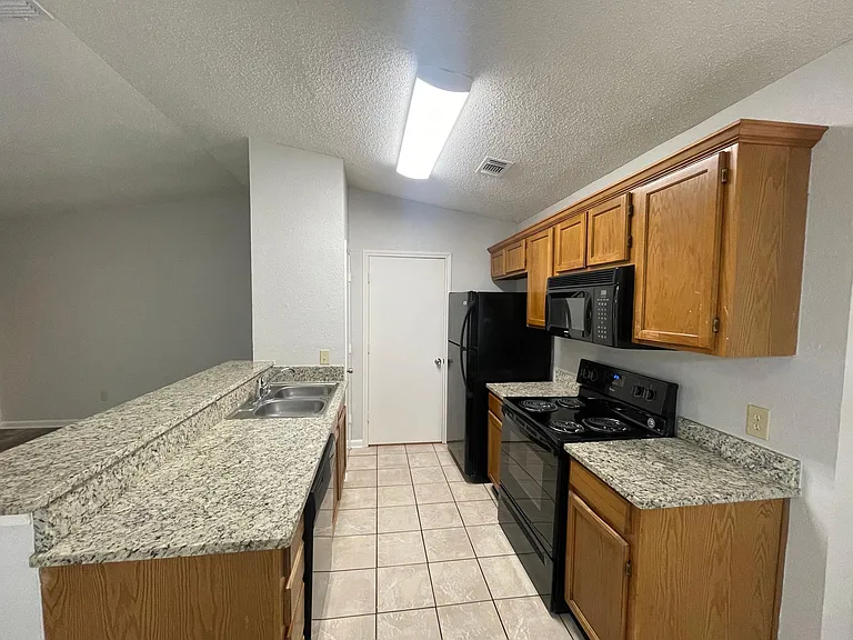 3403 S Meadow Dr — Photo 9
