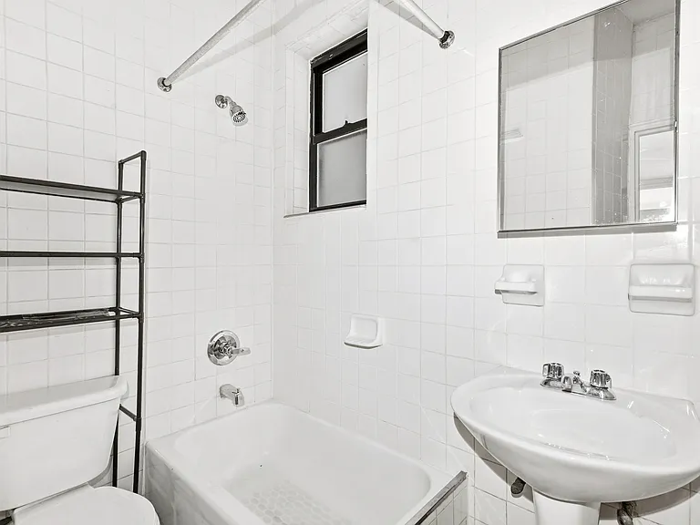 46 Allen St #1B — Photo 3