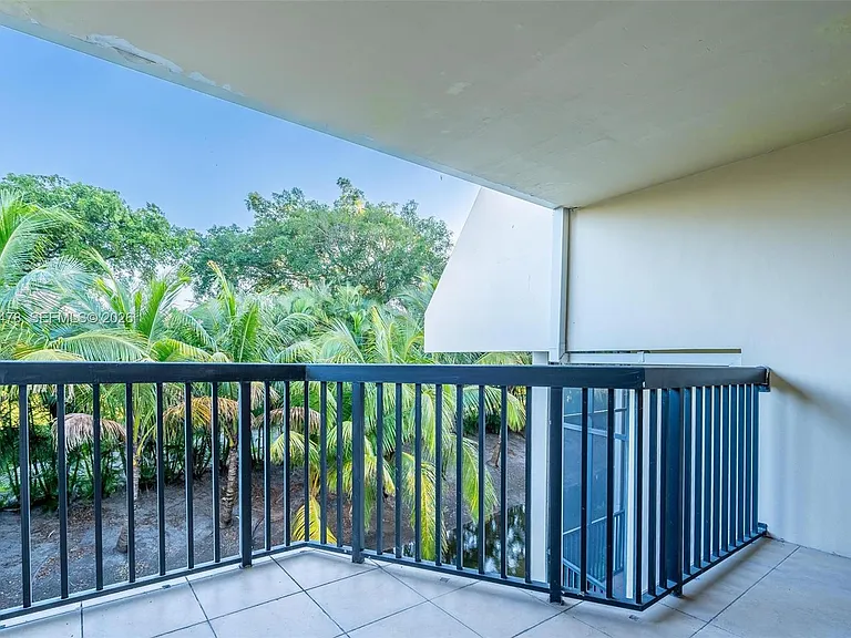 20347 W Country Club Dr #Townhouse 15 — Photo 8