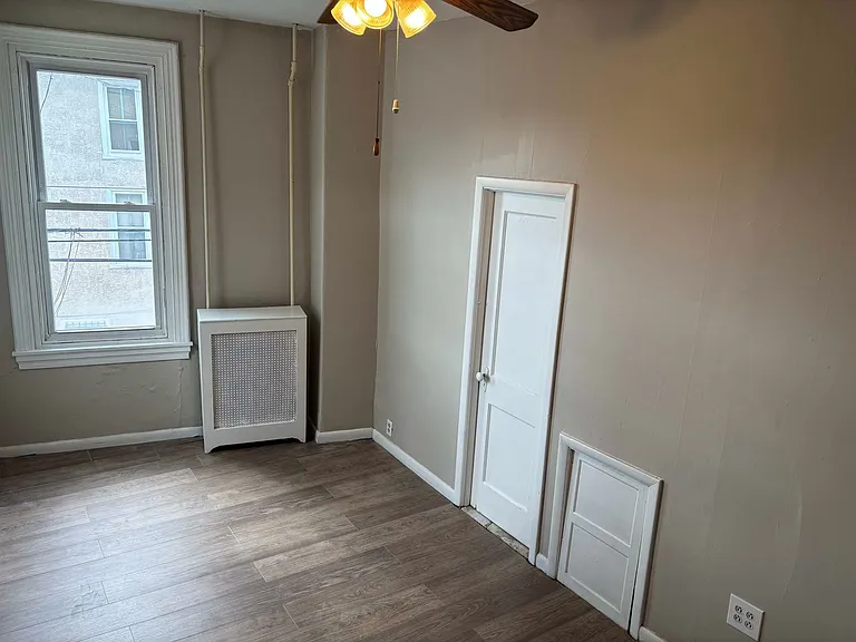 213 Green Ln — Photo 32