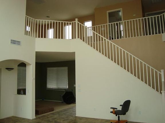 4th image of 108 W CASTLE ROCK Drive