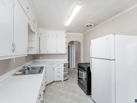 2nd image of 321-323 Linden Ave