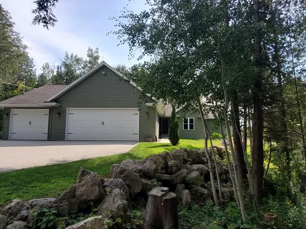 7065 Ski Ct, Sturgeon Bay, WI 54235