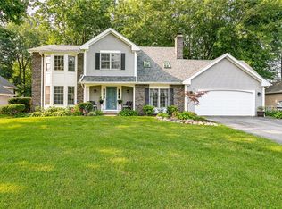 262 Woodmill Dr, Rochester, NY 14626