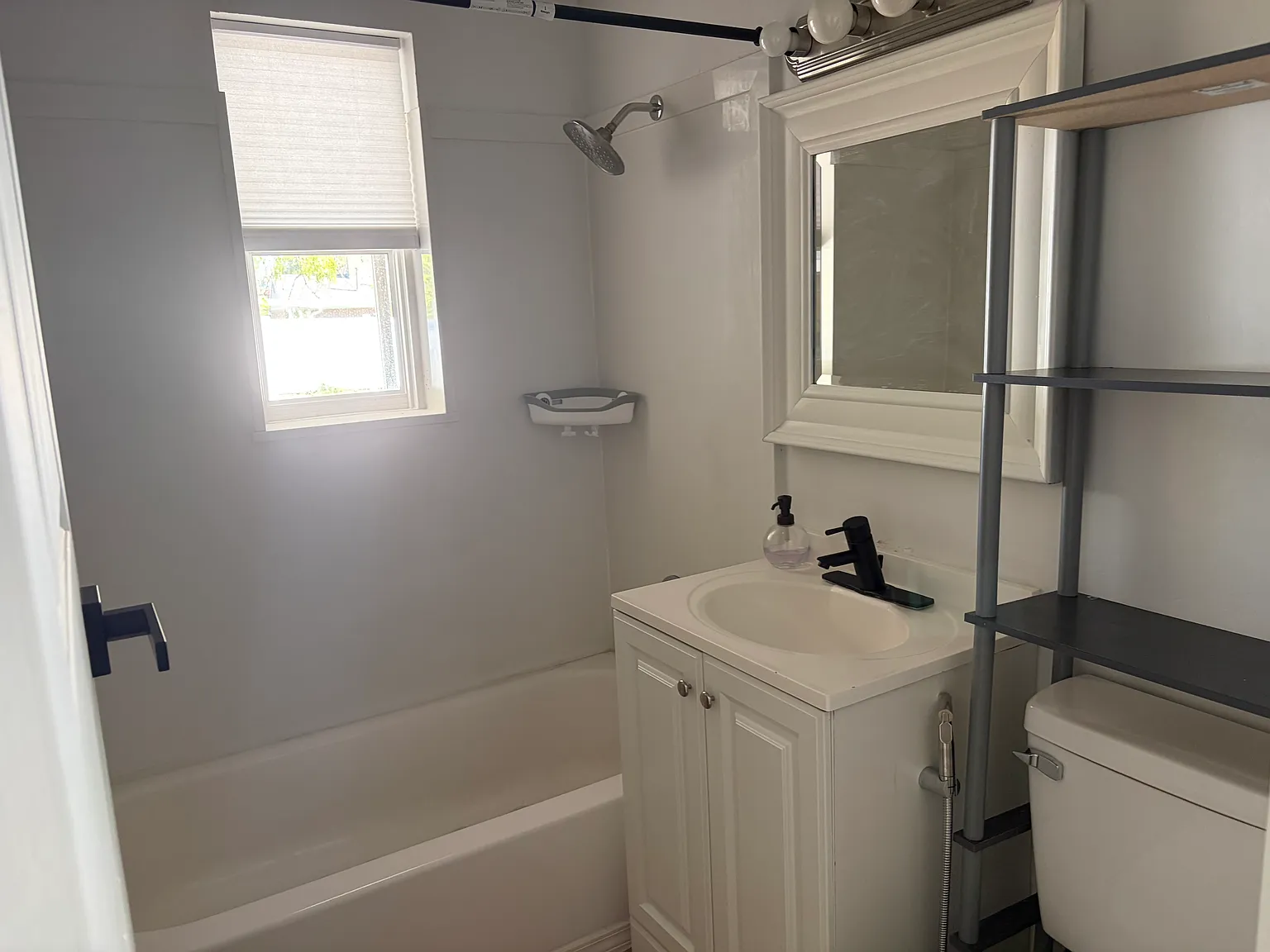 3 bed, 1084 sqft, $2,400 — Photo 3