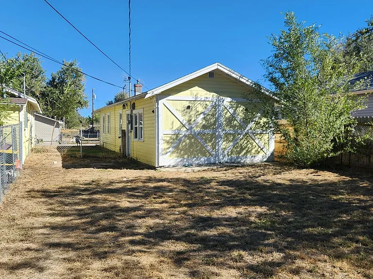 1206 Glenarm St — Photo 3